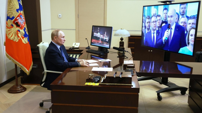 Путин назвал своим упущением отсутствие женщин-губернаторов в России
