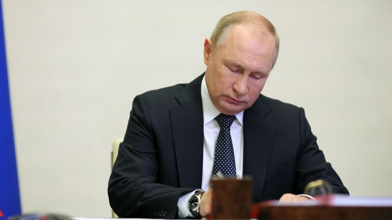 Путин присвоил высший дипломатический ранг троим послам