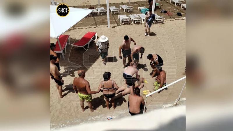 SHOT: Очевидцы спасали раненых на пляже в Севастополе после атаки ВСУ