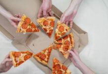 Доставка пиццы: наслаждение в каждом кусочке