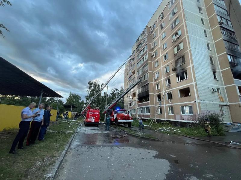 СК назвал хлопок возможной причиной пожара в многоэтажке в Ульяновске