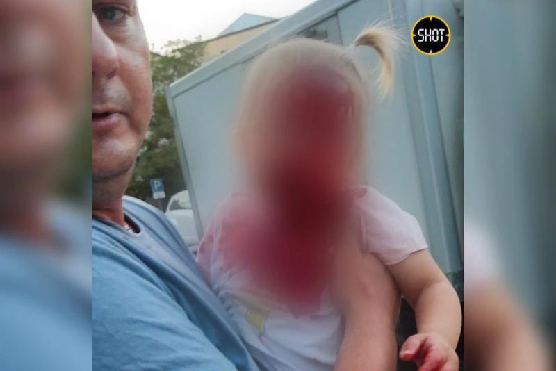 В Крыму девочка-подросток на электросамокате сбила коляску с ребёнком