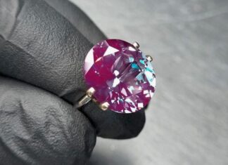 Камень александрит: цена за 1 карат, свойства и виды. Все об уникальном минерале