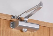 Внутренний дверной доводчик: функции, принцип работы и выбор подходящей модели