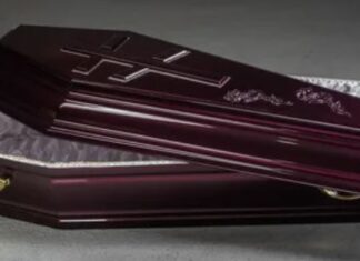 Лакированный деревянный гроб: практичность, эстетика