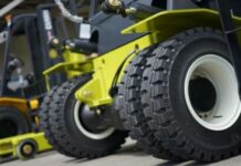 Оригинальные шины для спецтехники: виды, назначение и особенности