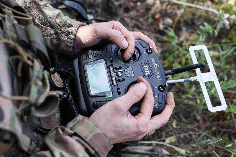 ВС РФ уничтожили FPV-дроном бронемашину ВСУ в лесу в Курской области