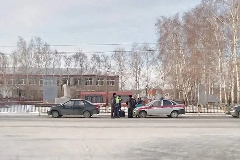 Психически больной мужчина с ножом проник в школу в челябинском Кунашаке