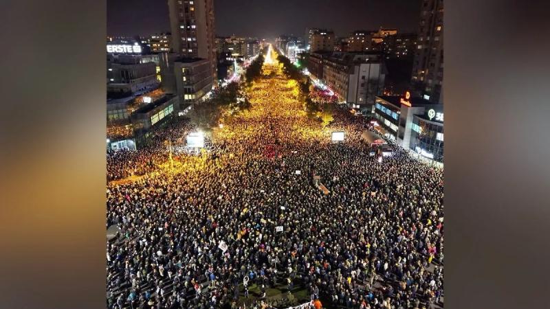 В Сербии тысячи человек вышли на протесты из-за трагедии в Нови-Саде