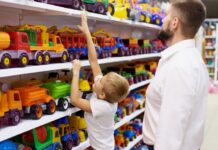 Как правильно выбрать игрушку в подарок ребенку