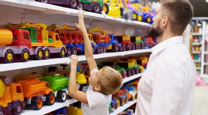 Как правильно выбрать игрушку в подарок ребенку