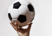 Футбольный мяч: всё, что нужно знать о его весе и составе