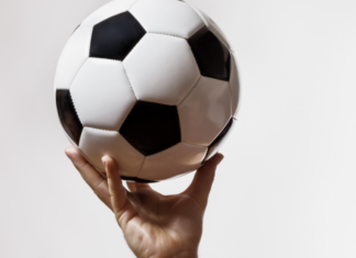 Футбольный мяч: всё, что нужно знать о его весе и составе