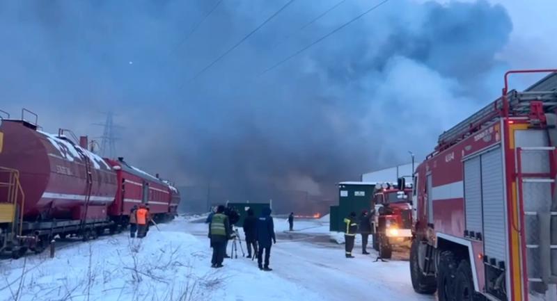 Пожар на заводе в Гатчине локализовали на площади 1,2 тысячи квадратов