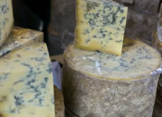 Почему серебряный нож не портит вкус голубых сыров