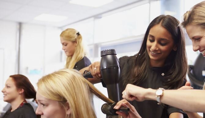 Почему стоит пройти обучение на парикмахера-колориста: преимущества и перспективы профессии