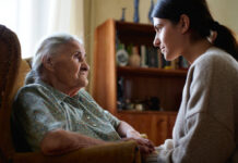 Куда определить пожилого человека: полный обзор вариантов размещения