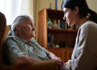 Куда определить пожилого человека: полный обзор вариантов размещения