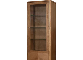 Дубовый шкаф: когда мебель становится произведением искусства