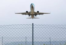 Аэропорт в Вашингтоне закрыли на вылет самолётов после стрельбы у Белого дома