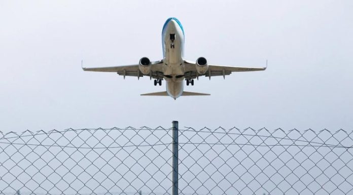 Аэропорт в Вашингтоне закрыли на вылет самолётов после стрельбы у Белого дома