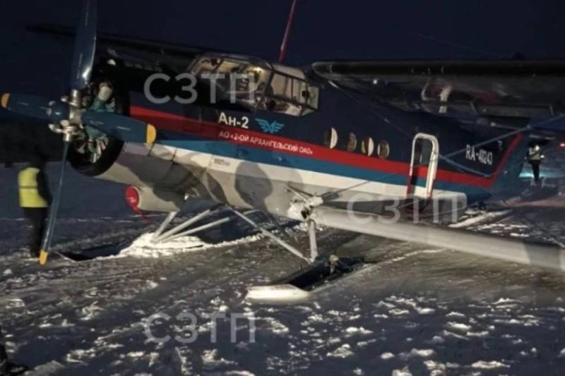 Ан-2 с пассажирами повредил шасси и совершил жёсткую посадку под Архангельском