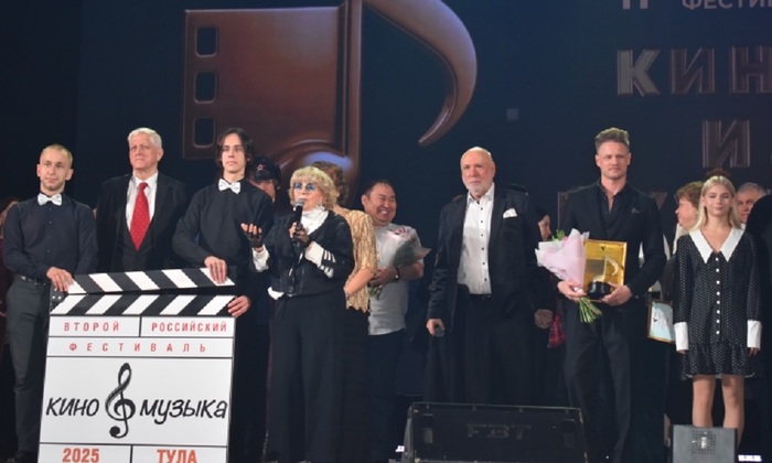 Белое пианино Аллы Суриковой и «Самый музыкальный губернатор»