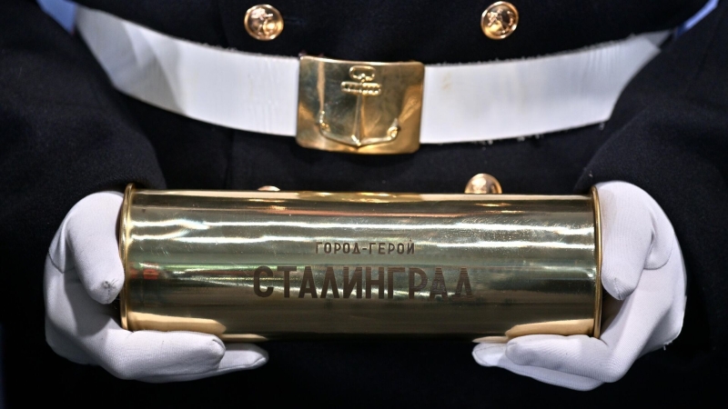 Бочаров поблагодарил Путина за присвоение ледоколу имени "Сталинград"