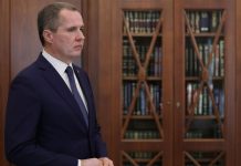 Гладков отменил все рабочие поездки из-за болезни