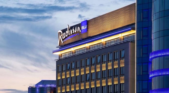 Пожар произошёл в отеле Radisson Blue Олимпийский в Москве, эвакуированы 400 человек