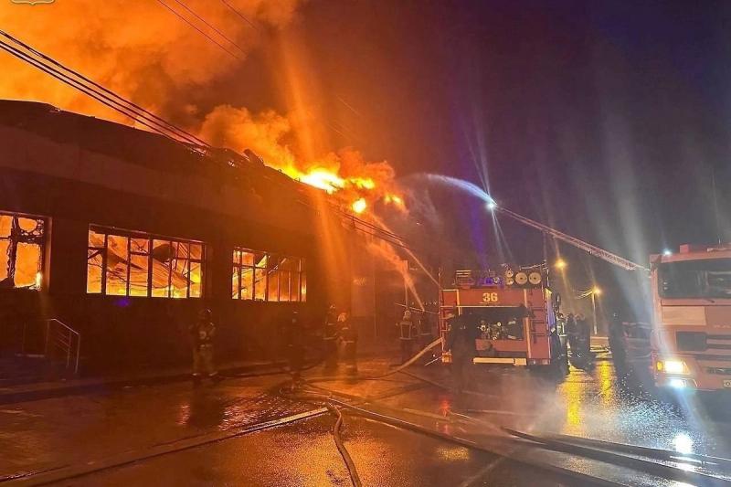 Сотрудник МЧС и мирный житель пострадали при атаке БПЛА по белгородской Короче