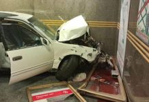 Водитель легковушки влетел в самую людную станцию метро Новосибирска и сбежал