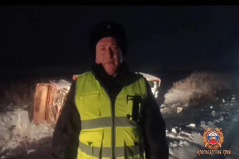 Автобус с 25 вахтовиками улетел в кювет в Красноярском крае, есть пострадавшие