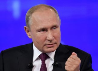 Более 700 тысяч обращений граждан поступило на прямую линию Путина