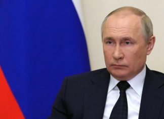 Большинство россиян доверяют Путину, показал опрос