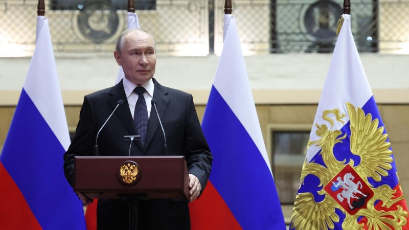 Большинство россиян одобряют работу Путина, показал опрос