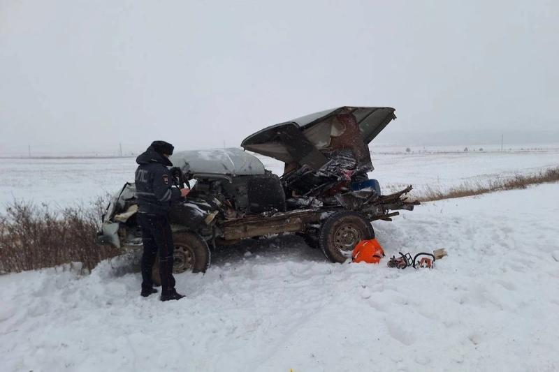 «Буханка» врезалась лоб в лоб в «Газель» на трассе под Екатеринбургом, есть погибший
