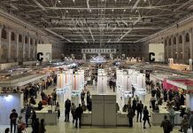 Бумажная книга не сдает позиций!