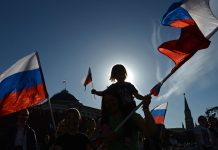 ДНР и ЛНР должны быть в составе России, заявили в Совфеде