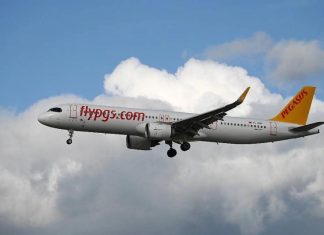 Летевший из Москвы в Анталью борт совершил вынужденную посадку из-за непогоды