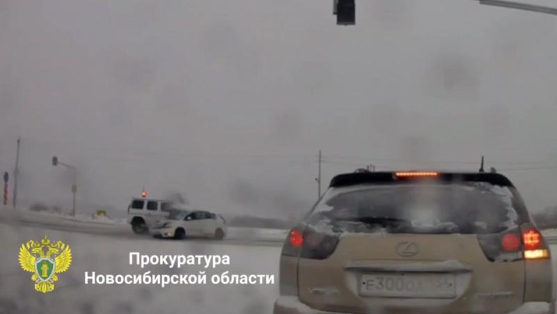 Лихач на &laquo;гелике&raquo; убил 6 человек, вылетев на красный под Новосибирском