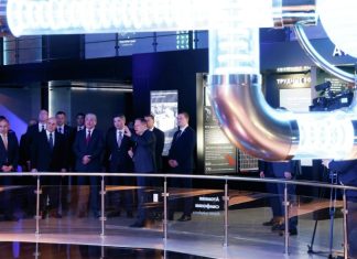 Мишустин посетил музей «Атом» в Москве