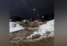 На Камчатке циклон превратил улицы в реки и утопил десятки машин