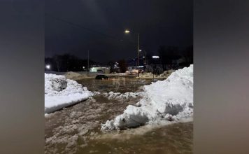 На Камчатке циклон превратил улицы в реки и утопил десятки машин