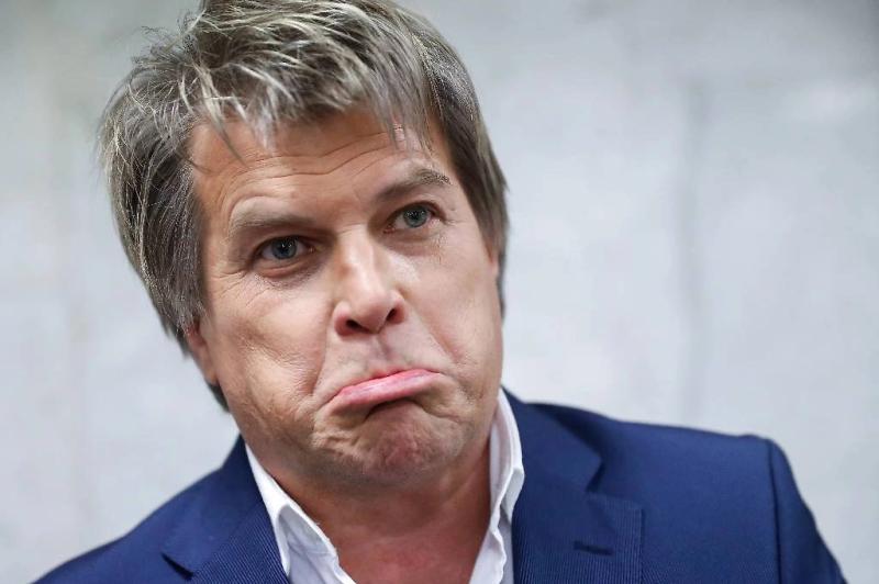 На певца Алексея Глызина напала пьяная дебоширка в самолёте