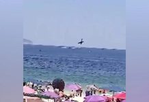 На пляже Рио-де-Жанейро самолёт рухнул в воду, пилот погиб