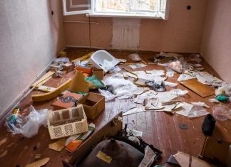 Омская пенсионерка не смогла провернуть «схему Долиной» и разгромила квартиру