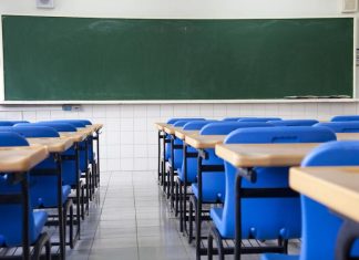 Онлайн-уроки и дежурные детсадовские группы появились в Орле после атаки ВСУ на ТЭК