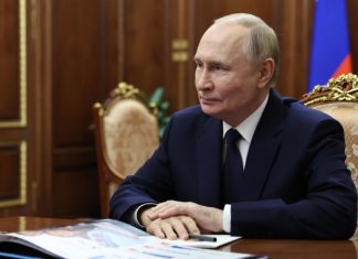 Опрос показал, сколько россиян одобряют работу Путина