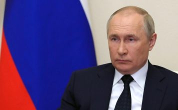 Опрос показал, сколько россиян положительно оценивают работу Путина